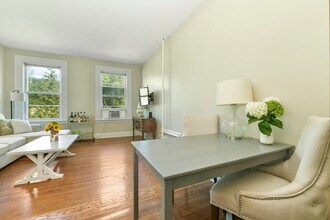 1060 Beacon St in Brookline, MA - Building Photo - Building Photo