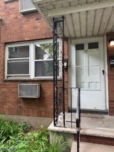 268 McBride Ave in Paterson, NJ - Foto de edificio - Building Photo