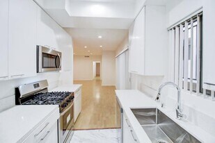 144 N Wetherly Dr, West Hollywood , CA 90048 in West Hollywood, CA - Building Photo