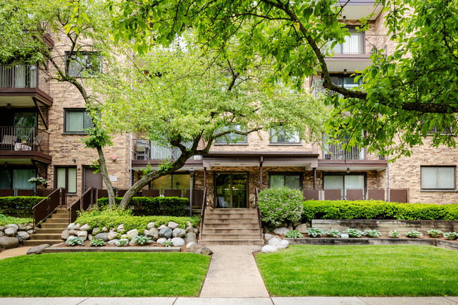 100 S Vail Ave in Arlington Heights, IL - Foto de edificio - Building Photo