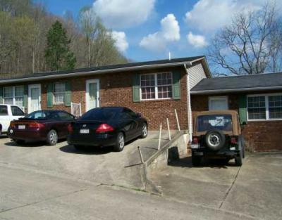 5300 May Cir in Cross Lanes, WV - Foto de edificio - Building Photo