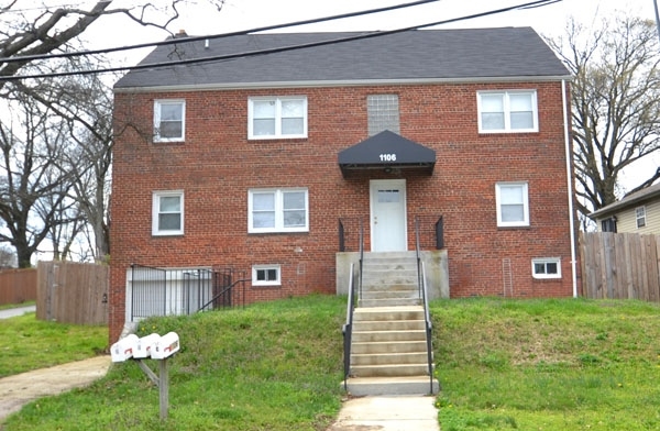 1106 Cedar Heights Dr in Capitol Heights, MD - Foto de edificio