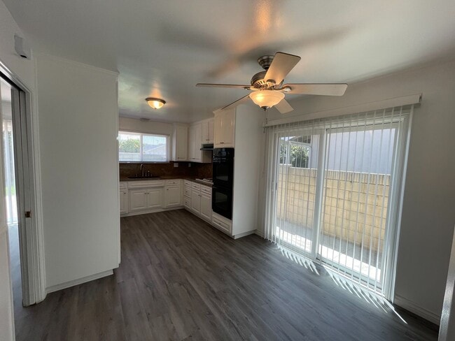 3870 Wisteria St in Seal Beach, CA - Building Photo - Building Photo