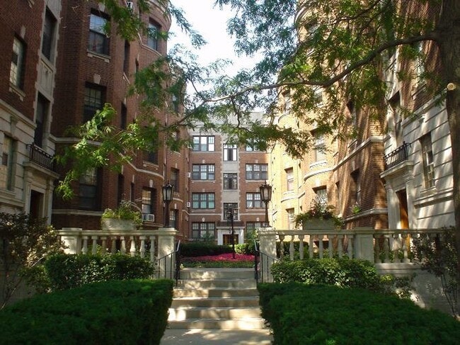 property at 2338 N Lincoln Park W
