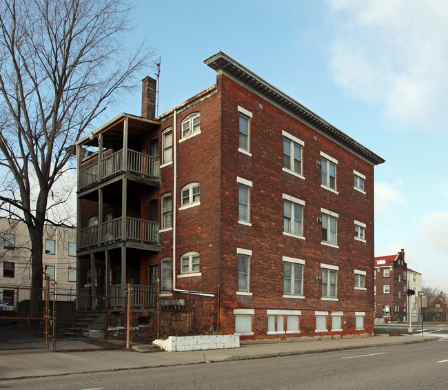 2975 E Grand Blvd in Detroit, MI - Building Photo - Building Photo