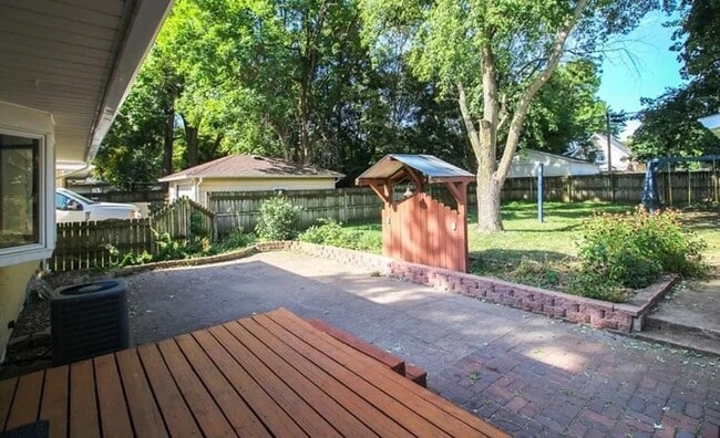 3904 Bowdoin St in Des Moines, IA - Building Photo - Building Photo