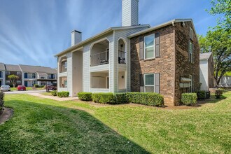 Villas At Waterchase in Lewisville, TX - Foto de edificio - Building Photo