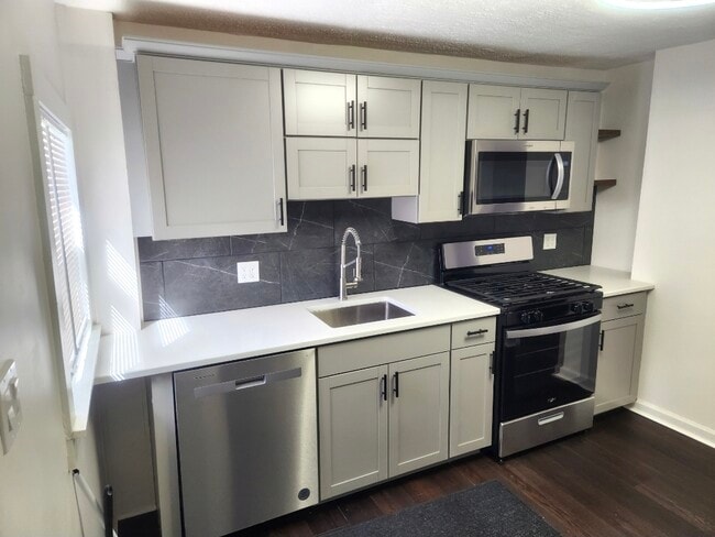 11 Van Wagner Rd, Unit 1, Unit 1