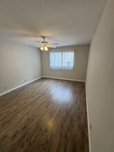 515 E Elmwood Ave, Unit 211 in Burbank, CA - Building Photo - Building Photo