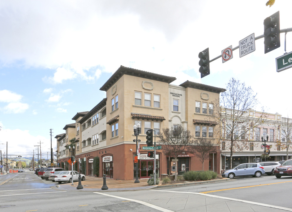 7598 Monterey St in Gilroy, CA - Foto de edificio