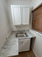 1285 NE 143rd St in North Miami, FL - Foto de edificio - Building Photo