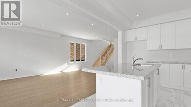 8 Valleybrook Rd in Barrie, ON - Building Photo - Building Photo