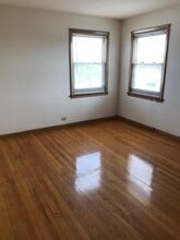 4625 Davis St, Unit N1 in Skokie, IL - Building Photo - Building Photo