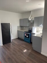 1318 N 57th Street, Unit 2 in Philadelphia, PA - Foto de edificio - Building Photo