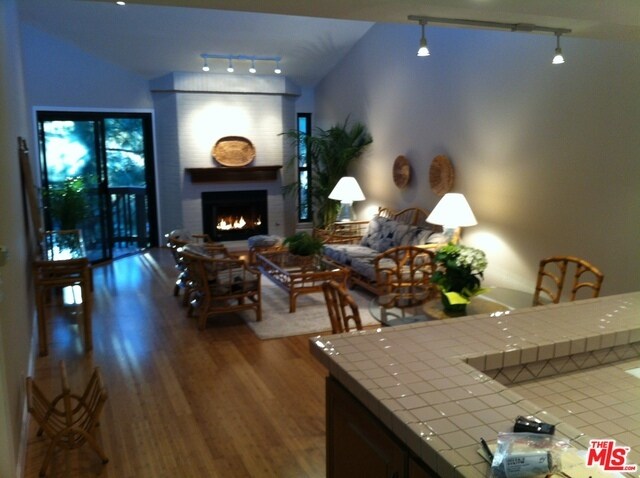 8512 Tuscany Ave-Unit -403 in Los Angeles, CA - Building Photo - Building Photo