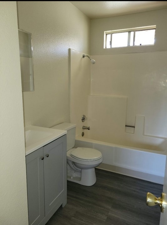 15523 Barranca Way in Victorville, CA - Building Photo