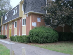 Sumner Hall Apartments in Akron, OH - Building Photo - Building Photo