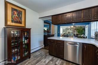 1 Patricia Ln in Saratoga Springs, NY - Foto de edificio - Building Photo