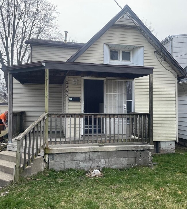 property at 2265 Avondale Ave