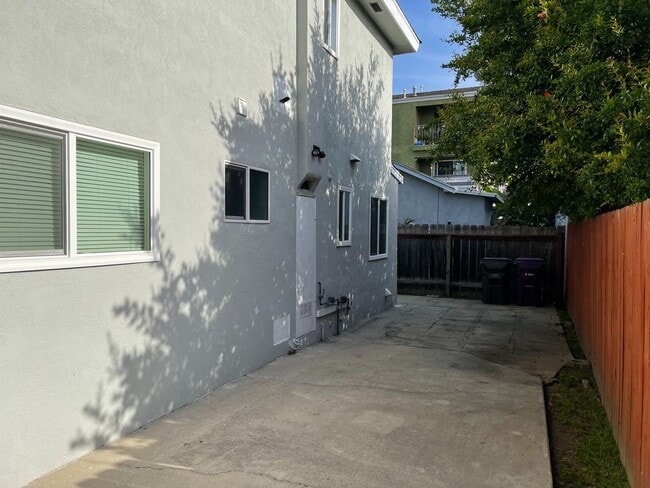 1051 Temple Ave in Long Beach, CA - Building Photo - Building Photo