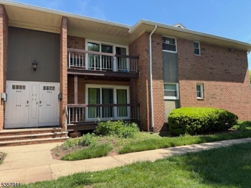 528 Andria Ave in Hillsborough, NJ - Building Photo