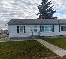 1003 Torbett St in Richland, WA - Building Photo