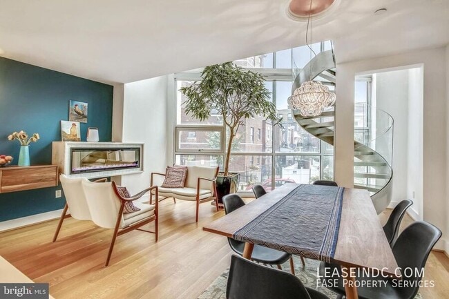 3240 Hiatt Pl NW in Washington, DC - Building Photo - Building Photo