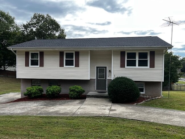 property at 2161 Broomfield Rd SE