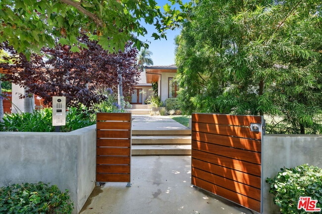 property at 1125 Napoli Dr