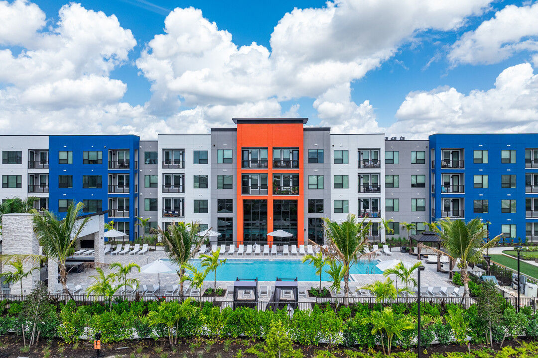 The Centro Apartments in Ft. Myers, FL - Building Photo