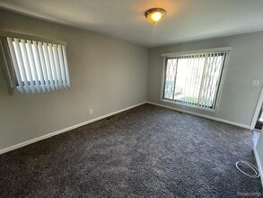59 W Harwood Ave in Madison Heights, MI - Building Photo - Building Photo