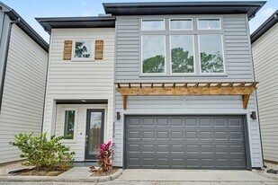 2502 W Tidwell Rd in Houston, TX - Building Photo