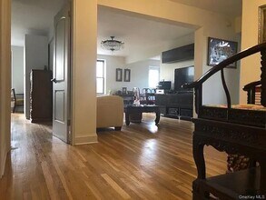 224-24 Union Tpke in New York, NY - Building Photo - Building Photo