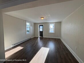 511 Oak St in Old Forge, PA - Building Photo - Building Photo