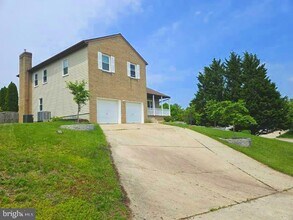 911 Hedgerow Ct in Bel Air, MD - Foto de edificio - Building Photo
