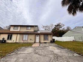 516 Aquatic Dr in Atlantic Beach, FL - Building Photo