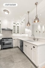 6 E 65th St in New York, NY - Building Photo - Building Photo