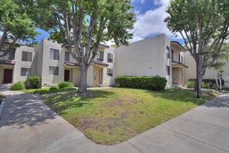 Cambridge Court Townhomes in Fremont, CA - Building Photo - Building Photo