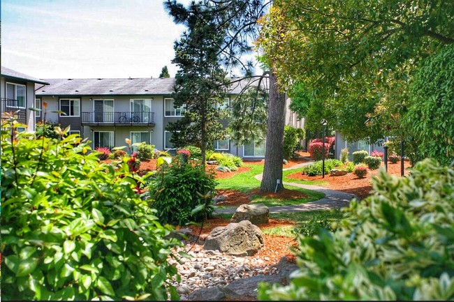 Center Plaza in Beaverton, OR - Building Photo - Building Photo