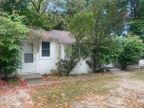 853 E Front St, Unit cottage 2 in Traverse City, MI - Building Photo - Building Photo