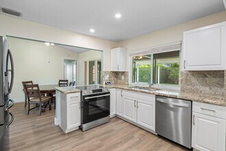 1100 Basswood Pl in Wellington, FL - Building Photo - Building Photo