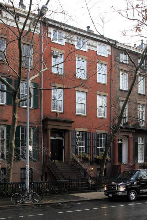 24 Washington Sq N in New York, NY - Foto de edificio