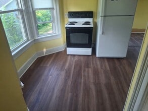 208 N Cleveland St, Unit A in Merrill, WI - Building Photo - Building Photo