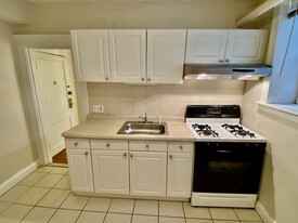 29 Mount Hood Rd, Unit #14 in Boston, MA - Building Photo