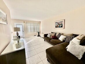 3032 Hythe B in Boca Raton, FL - Building Photo - Building Photo