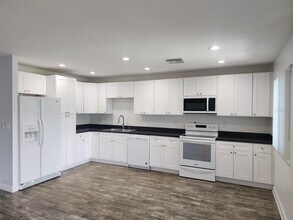 14800 Walsingham Rd in Largo, FL - Building Photo - Building Photo