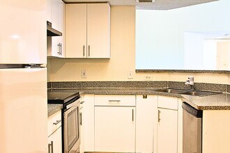 5065 Wiles Rd in Coconut Creek, FL - Building Photo - Building Photo