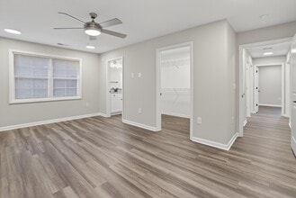 7055 Hanesbrook Cir in Clemmons, NC - Building Photo - Building Photo