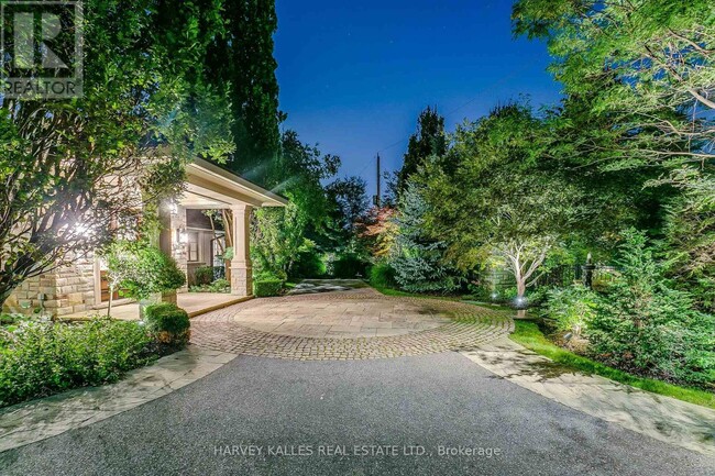 98 Old Colony Rd in Toronto, ON - Building Photo - Building Photo