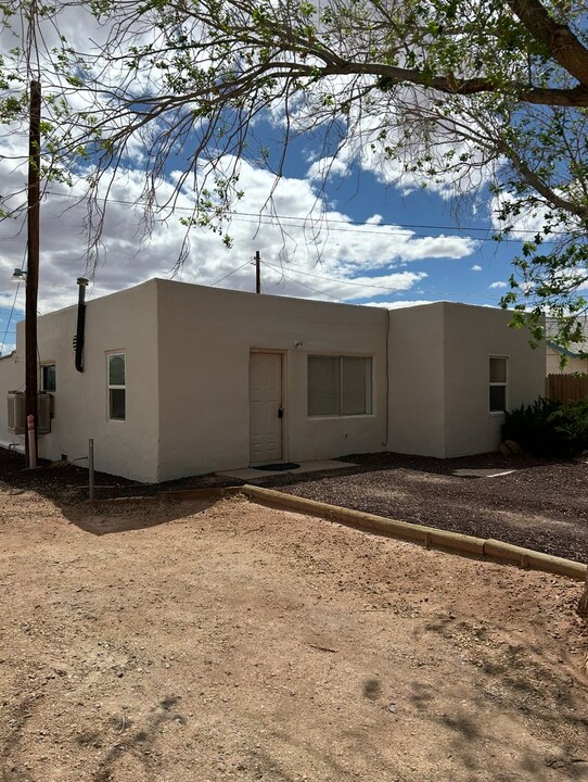 1923 W 2nd St in Winslow, AZ - Building Photo